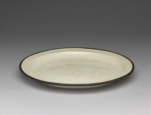 定窯 白瓷劃花芍藥紋盤
