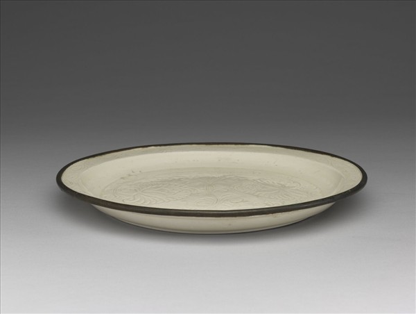 定窯 白瓷劃花芍藥紋盤