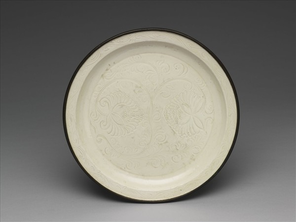 定窯 白瓷劃花芍藥紋盤