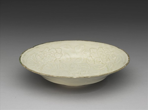 白瓷印花玫瑰紋折腰盤