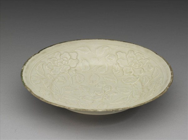 白瓷印花玫瑰紋折腰盤