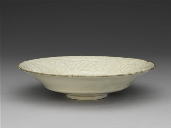 白瓷印花玫瑰紋折腰盤