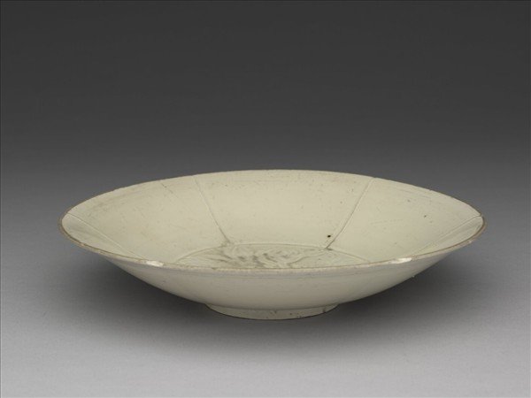 定窯 白瓷劃花蓮花紋葵式盤