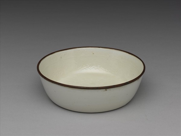 定窯 白瓷印花雲龍紋洗