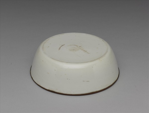 定窯 白瓷印花雲龍紋洗