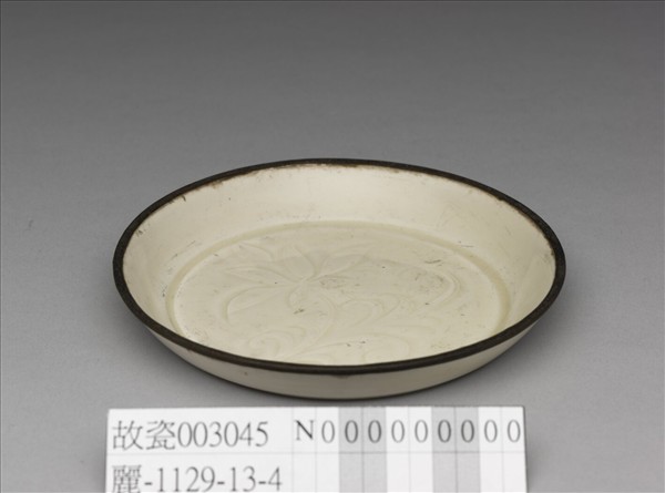 定窯 白瓷蓮花紋碟