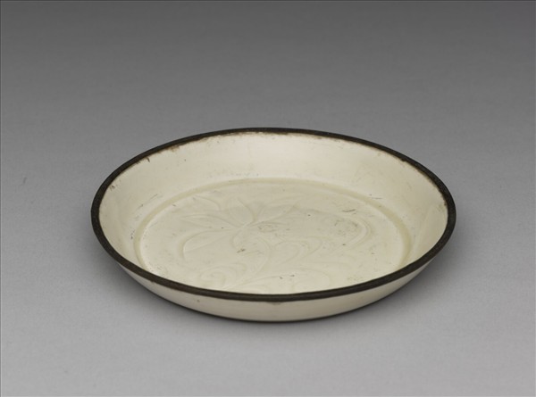 定窯 白瓷蓮花紋碟