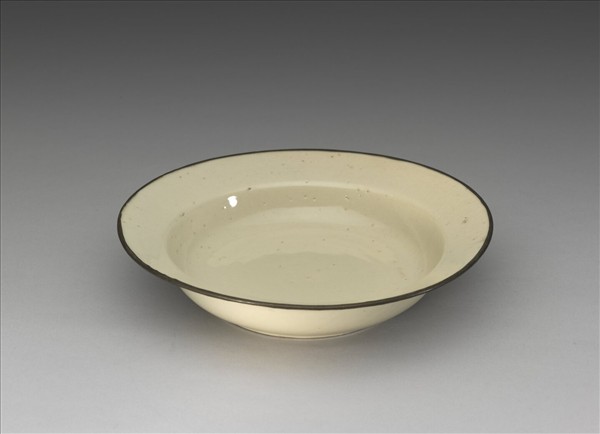 白瓷折沿盤