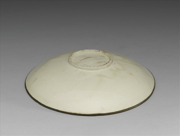 定窯 白瓷印花花卉紋葵式盤