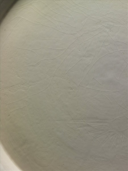 白瓷劃花龍鳳紋盤