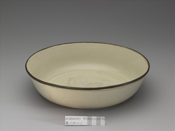 定窯 白瓷劃花雙魚紋洗