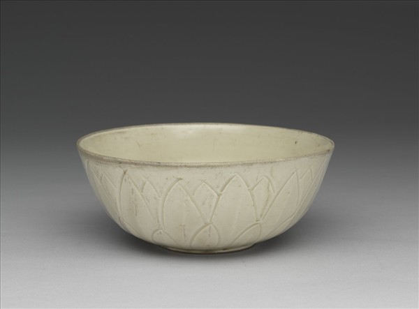 定窯 白瓷劃花蓮瓣雙魚紋碗