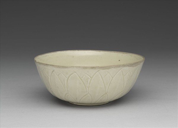 定窯 白瓷劃花蓮瓣雙魚紋碗