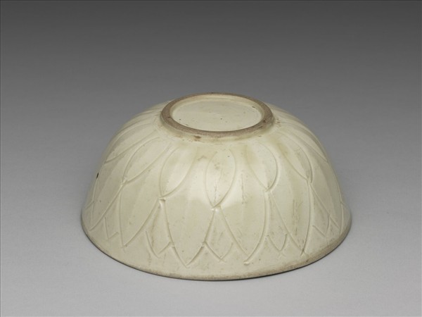 定窯 白瓷劃花蓮瓣雙魚紋碗