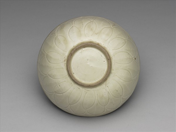 定窯 白瓷劃花蓮瓣雙魚紋碗