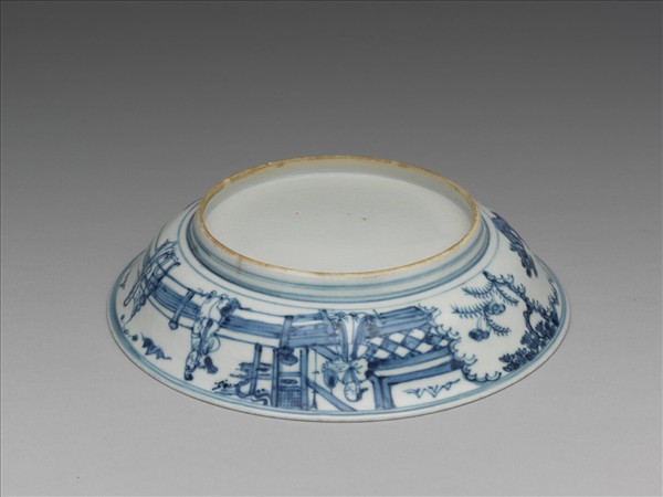 青花三友仕女圖盤