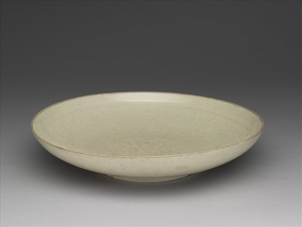 定窯 白瓷印花牡丹孔雀紋盤