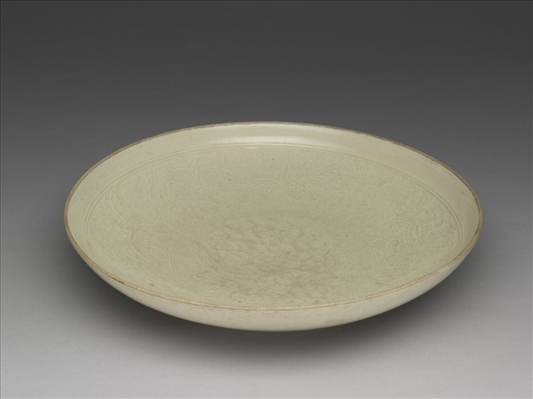 定窯 白瓷印花牡丹孔雀紋盤