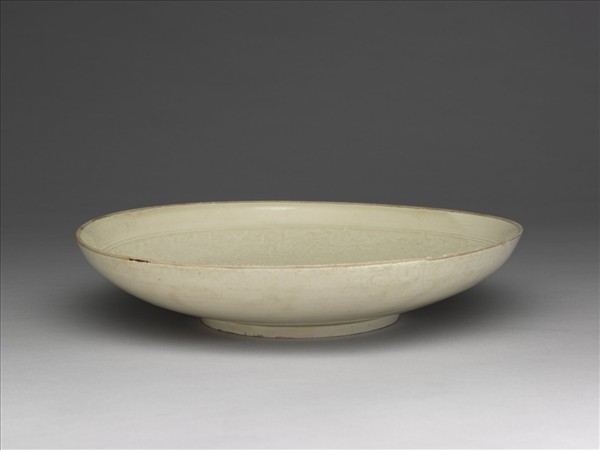 定窯 白瓷印花牡丹孔雀紋盤