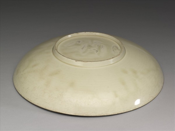 定窯 白瓷印花牡丹孔雀紋盤