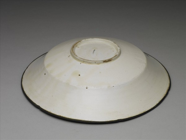 定窯 白瓷劃花牡丹紋葵口盤