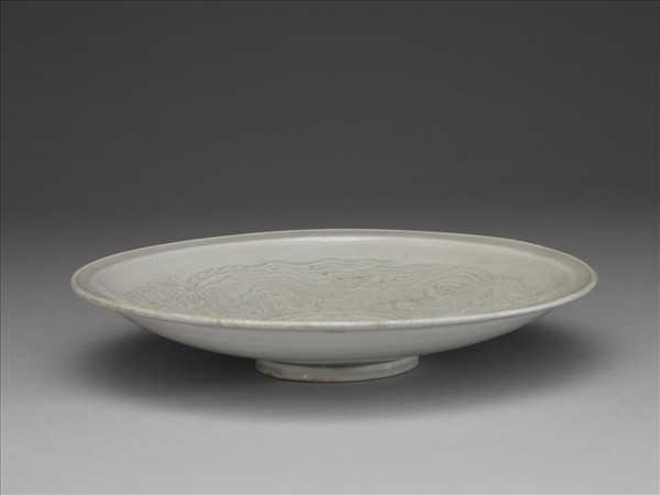 青瓷印花雙龍紋盤