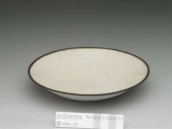 定窯 白瓷印花蓮荷雙鳳紋盤