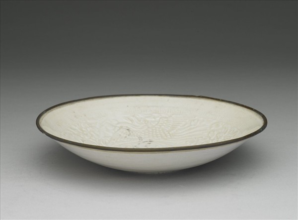 定窯 白瓷印花蓮荷雙鳳紋盤