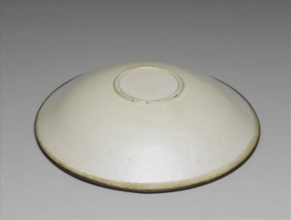 定窯 白瓷印花蓮荷雙鳳紋盤