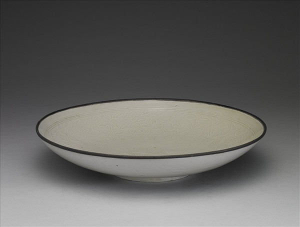 定窯 白瓷印花牡丹雙魚紋盤