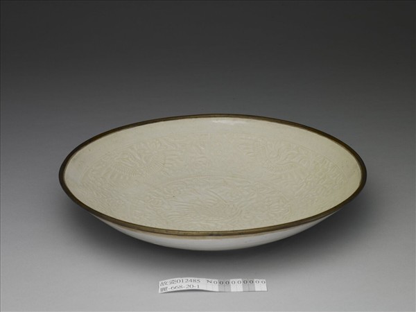 定窯 白瓷印花穿花雁紋盤