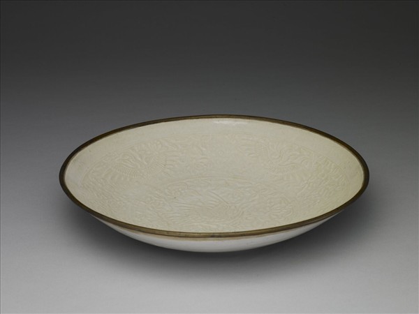 定窯 白瓷印花穿花雁紋盤