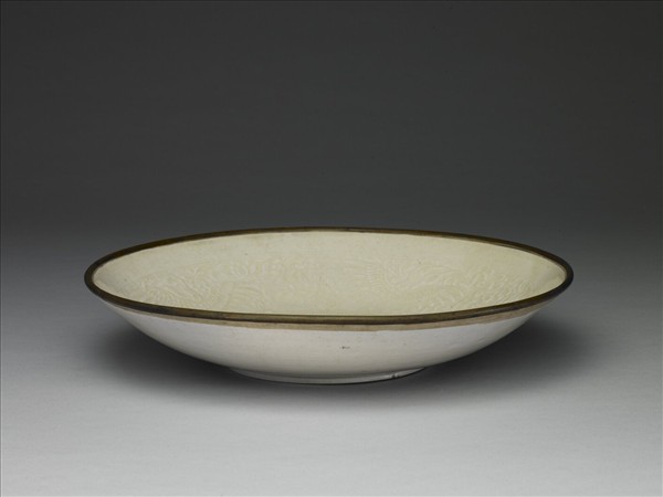 定窯 白瓷印花穿花雁紋盤