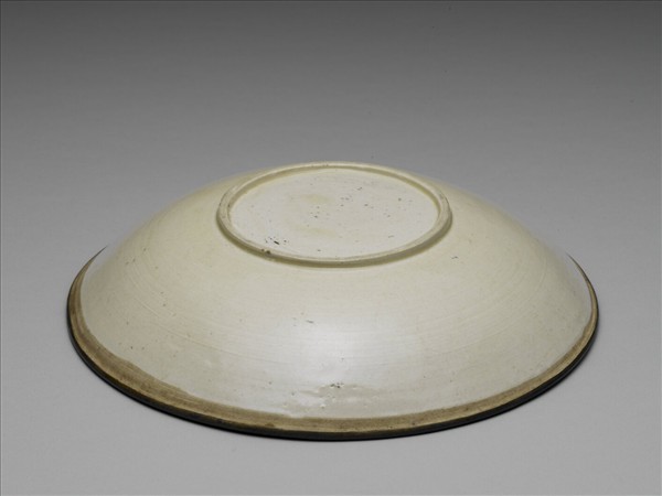 定窯 白瓷印花穿花雁紋盤