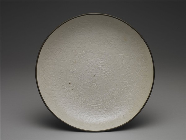 定窯 白瓷印花牡丹蓮花紋盤