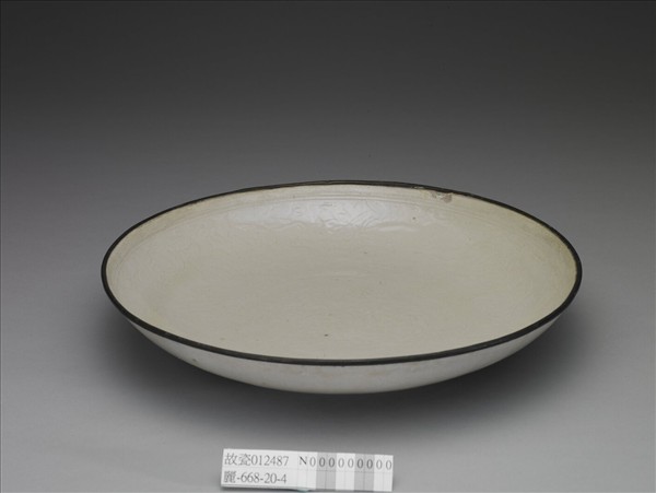 定窯 白瓷印花蓮花鴛鴦紋盤