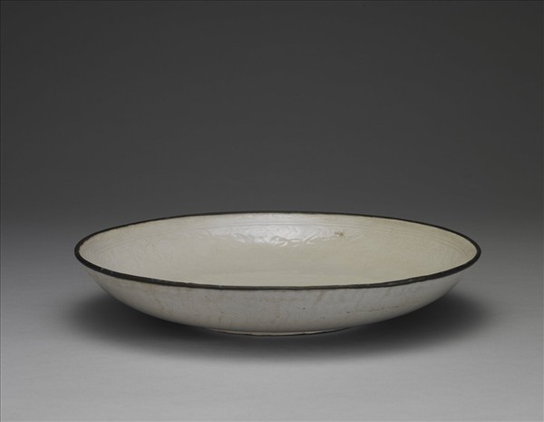 定窯 白瓷印花蓮花鴛鴦紋盤