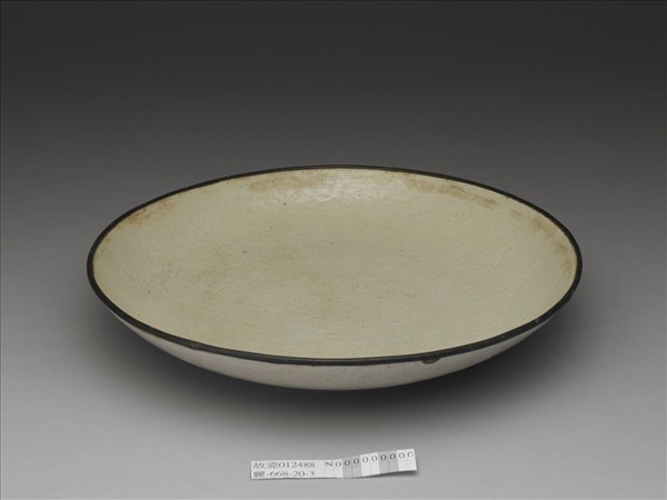 定窯 白瓷印花牡丹蓮花紋盤