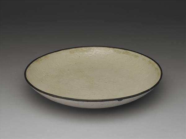 定窯 白瓷印花牡丹蓮花紋盤