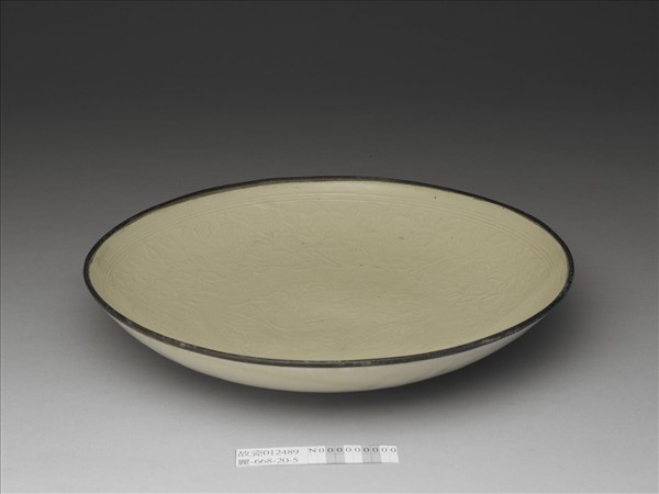 定窯 白瓷印花牡丹雙魚紋盤