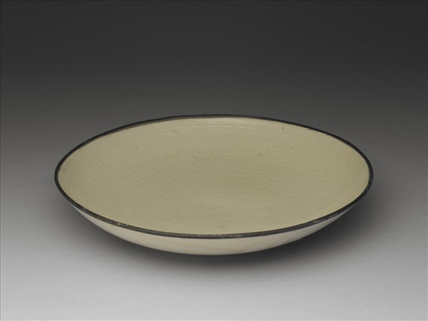 定窯 白瓷印花牡丹雙魚紋盤