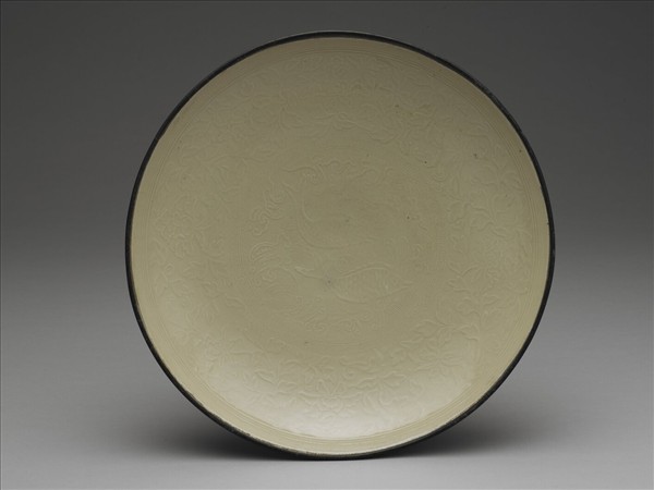 定窯 白瓷印花牡丹雙魚紋盤