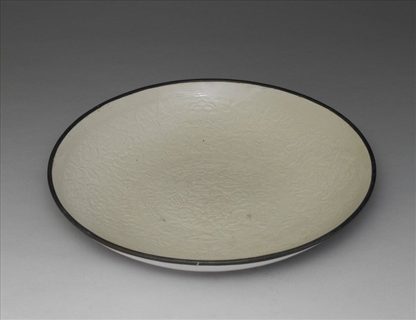 定窯 白瓷印花牡丹蓮花紋盤