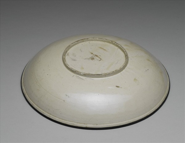 定窯 白瓷印花牡丹蓮花紋盤