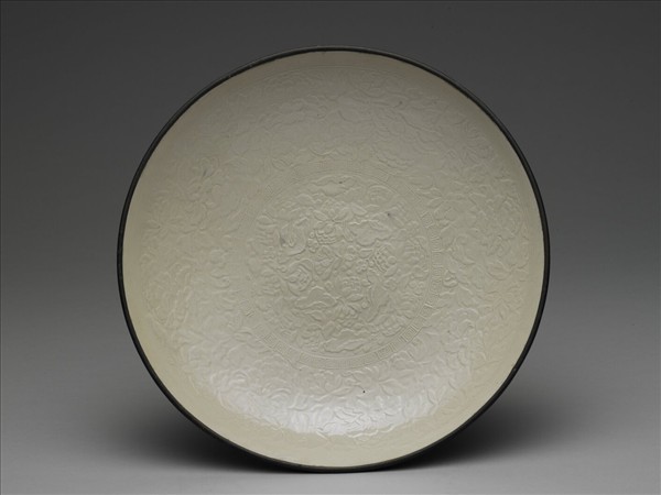 定窯 白瓷印花牡丹蓮花紋盤