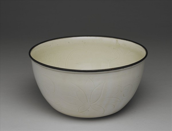 定窯 白瓷劃花魚鳧紋洗