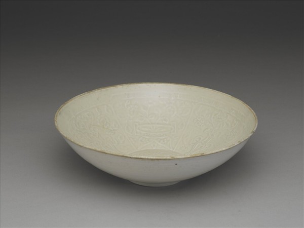 湘湖窯 青白瓷印花博古花卉紋碗