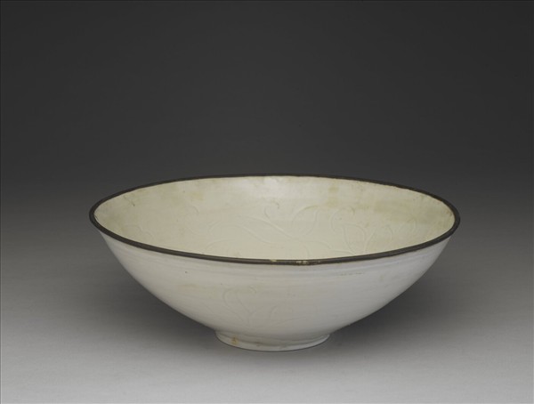 湘湖窯 青白瓷劃花蓮花紋碗