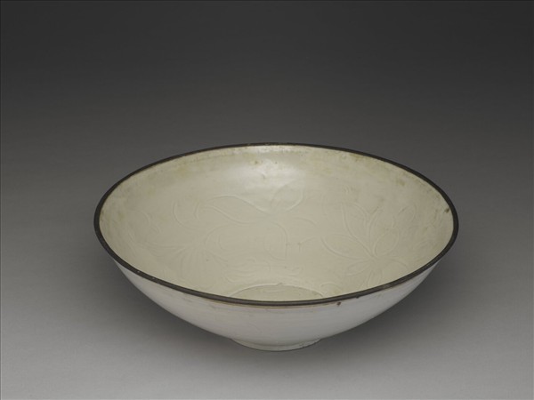 湘湖窯 青白瓷劃花蓮花紋碗