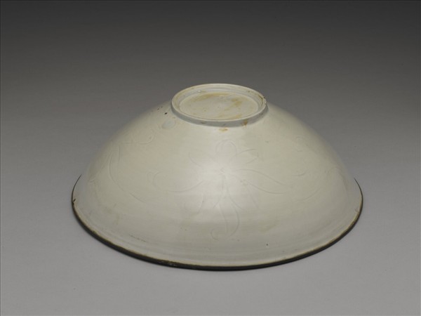 湘湖窯 青白瓷劃花蓮花紋碗